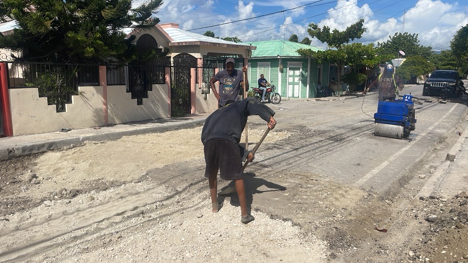 «Peñón, Ahí Tienes el Alcalde que Te Mereces: Augusto Manuel Caraballo Feliz, ‘Chiqui Can’, Comprometido con Su Pueblo»